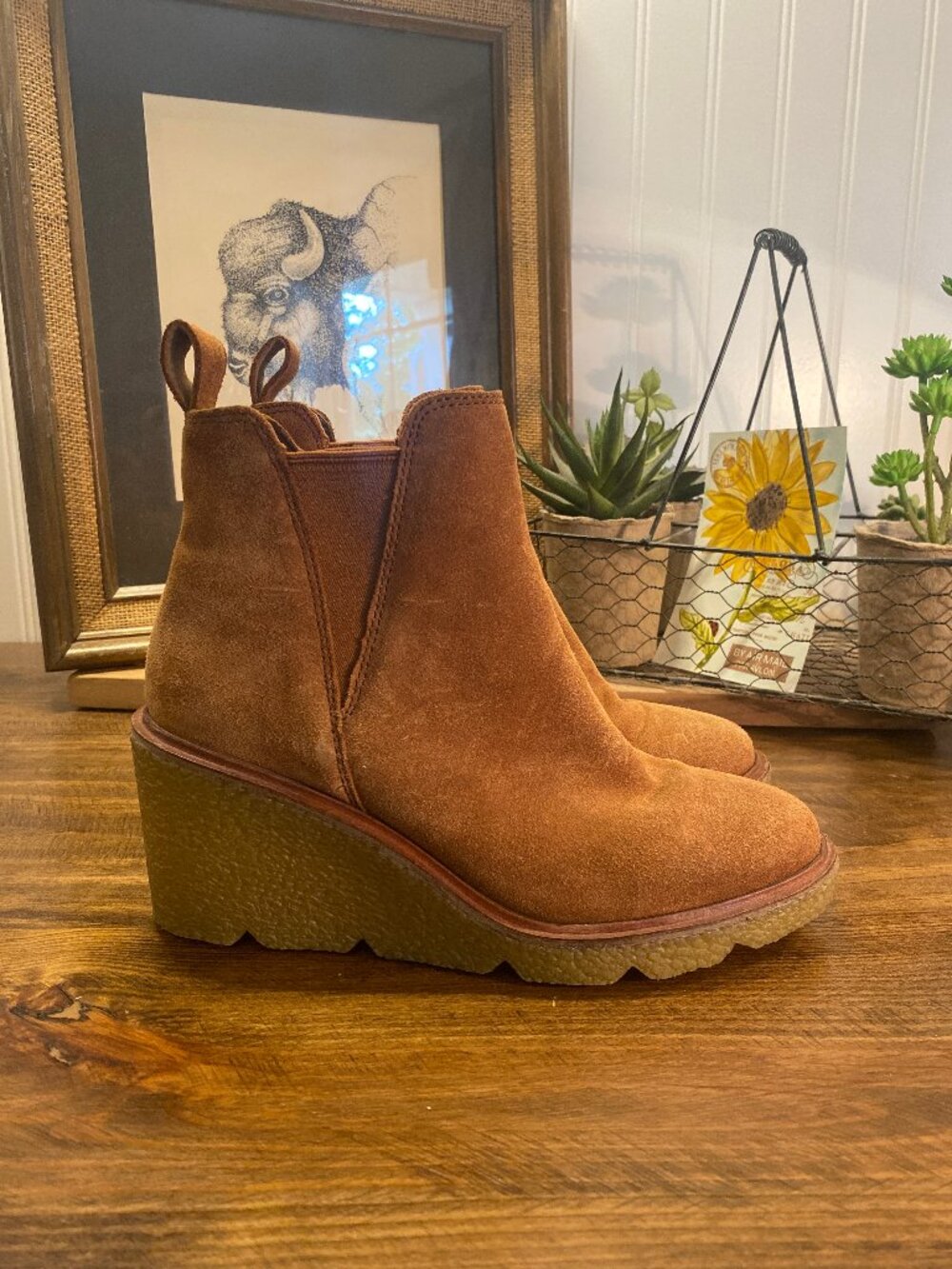 CLARKS Clarkford Top Chelsea Boot - Suede Leather Wedge Ankle Boots - Size 6.5